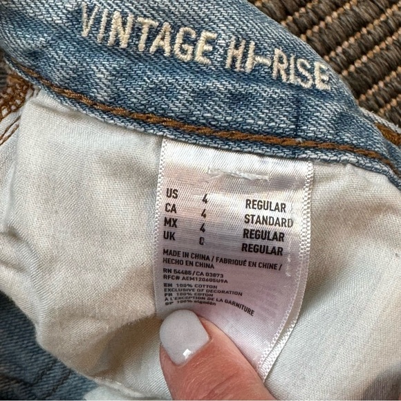 American Eagle Outfitters Vintage Hi-Rise Jeans - Picture 4 of 4